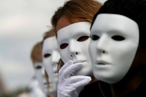 Quantas máscaras você usa para viver?